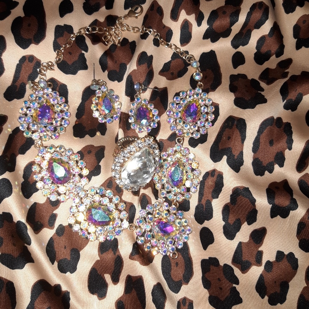 Necklace, earrings, ring